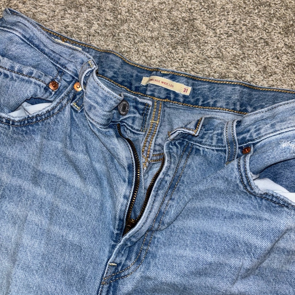 Levi’s Ribcage Wide Leg. Size 31 - Picture 2 of 2